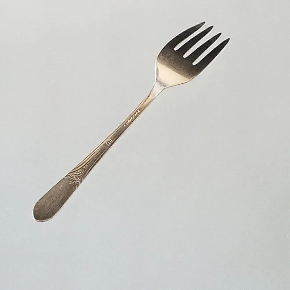 Wm Rogers IS Devonshire Aka Mary Lou 1938 Pattern Salad Fork Vintage Silverplate